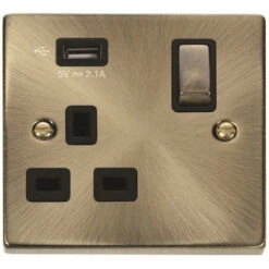 Click Deco Antique Brass 13A Single USB Socket VPAB571UBK