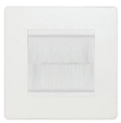 BG Evolve Pearl White 2G Cable Brush Outlet PCDCL2GBRW